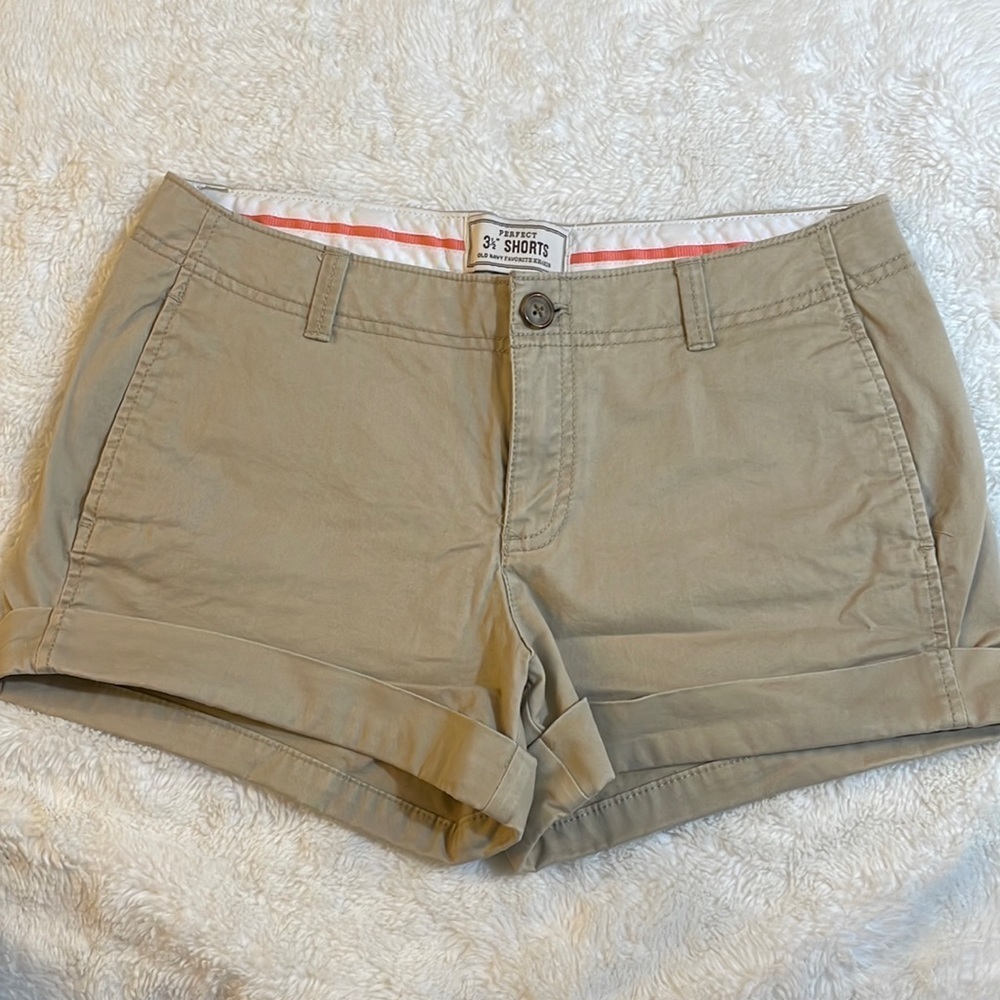 Old Navy‎ Favorite Khaki Shorts